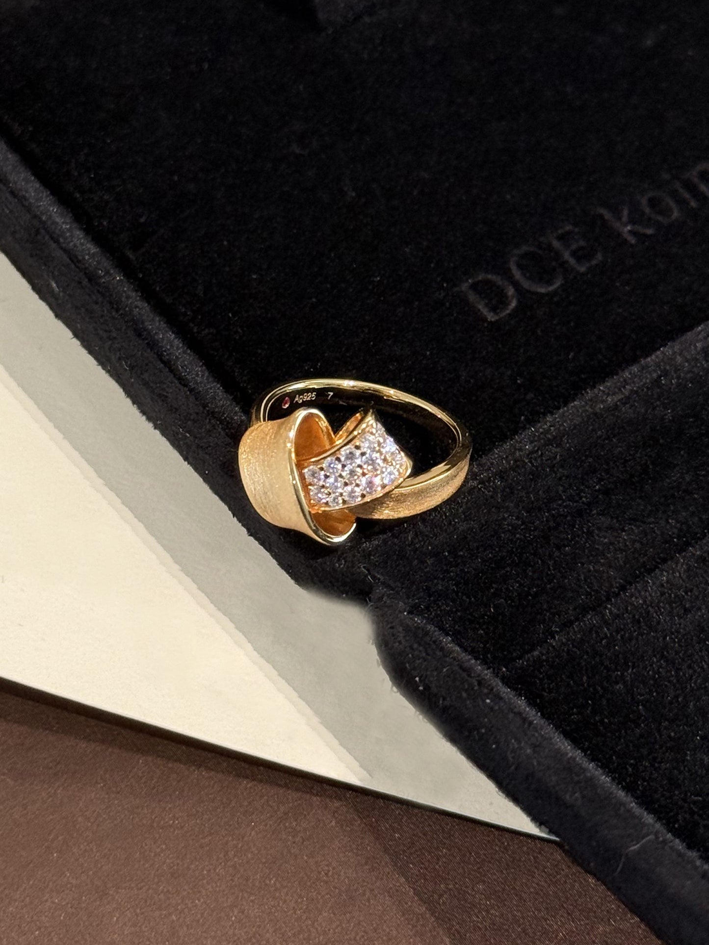 Elegant Ribbon Gold Ring with Diamond Accents