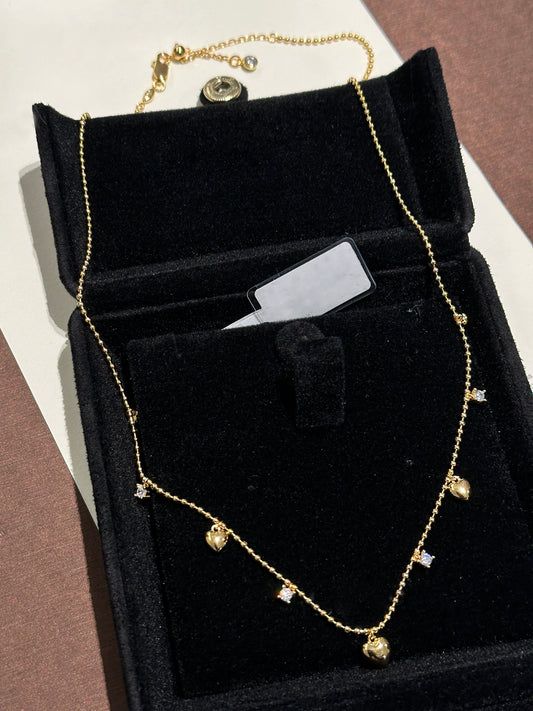 Charming Delicate Gold Chain Necklace with Heart-shaped Charms