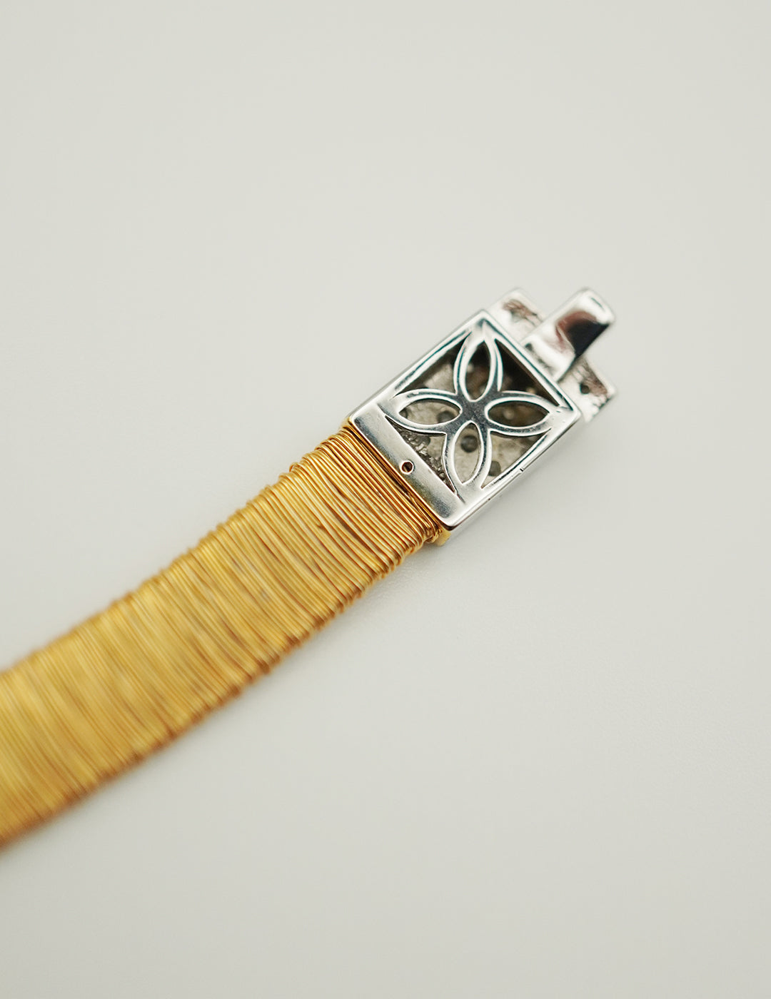 Exquisite Silver Thread Diamond Buckle Bracelet