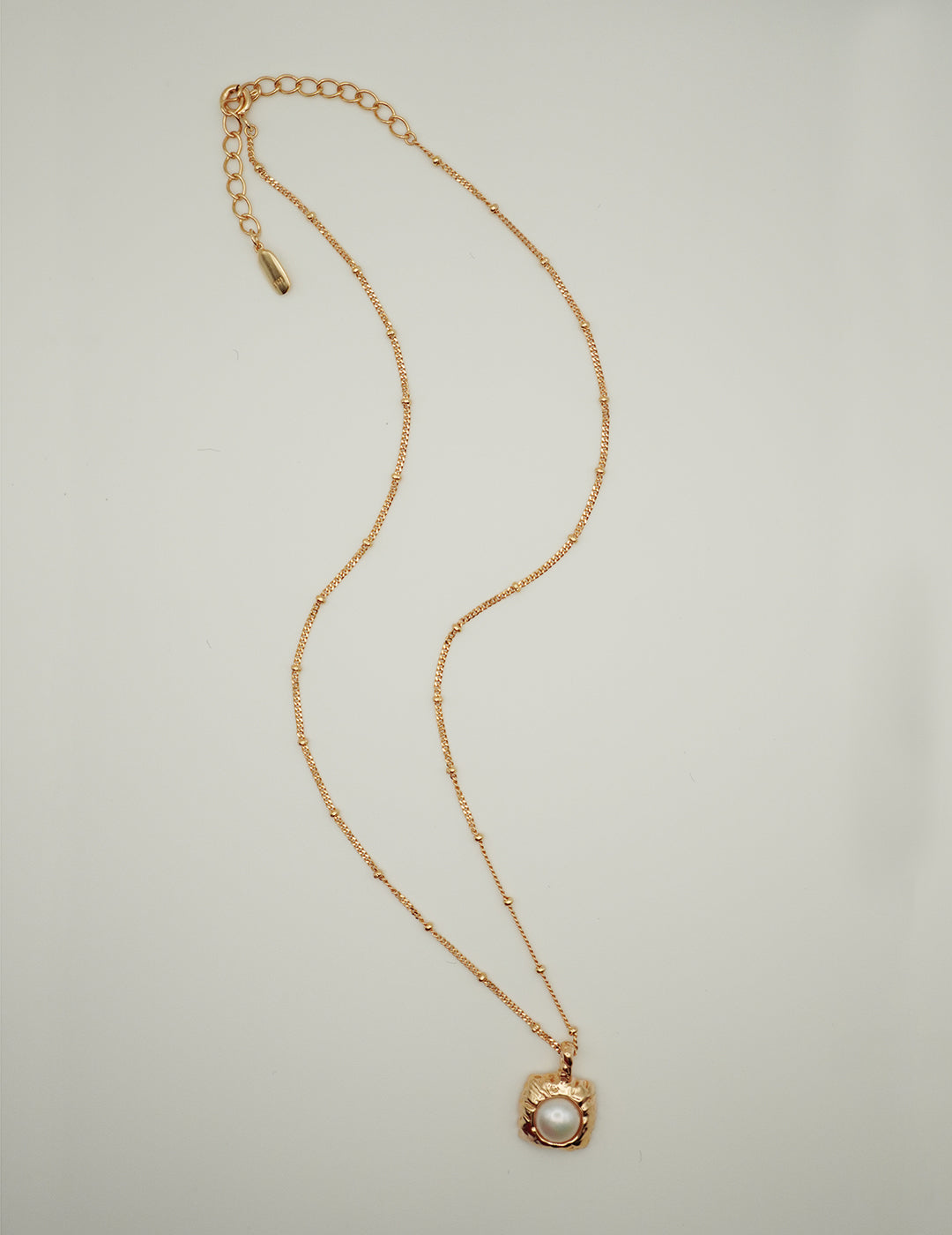 Glamorous Textured-gold Pearl Statement Necklace