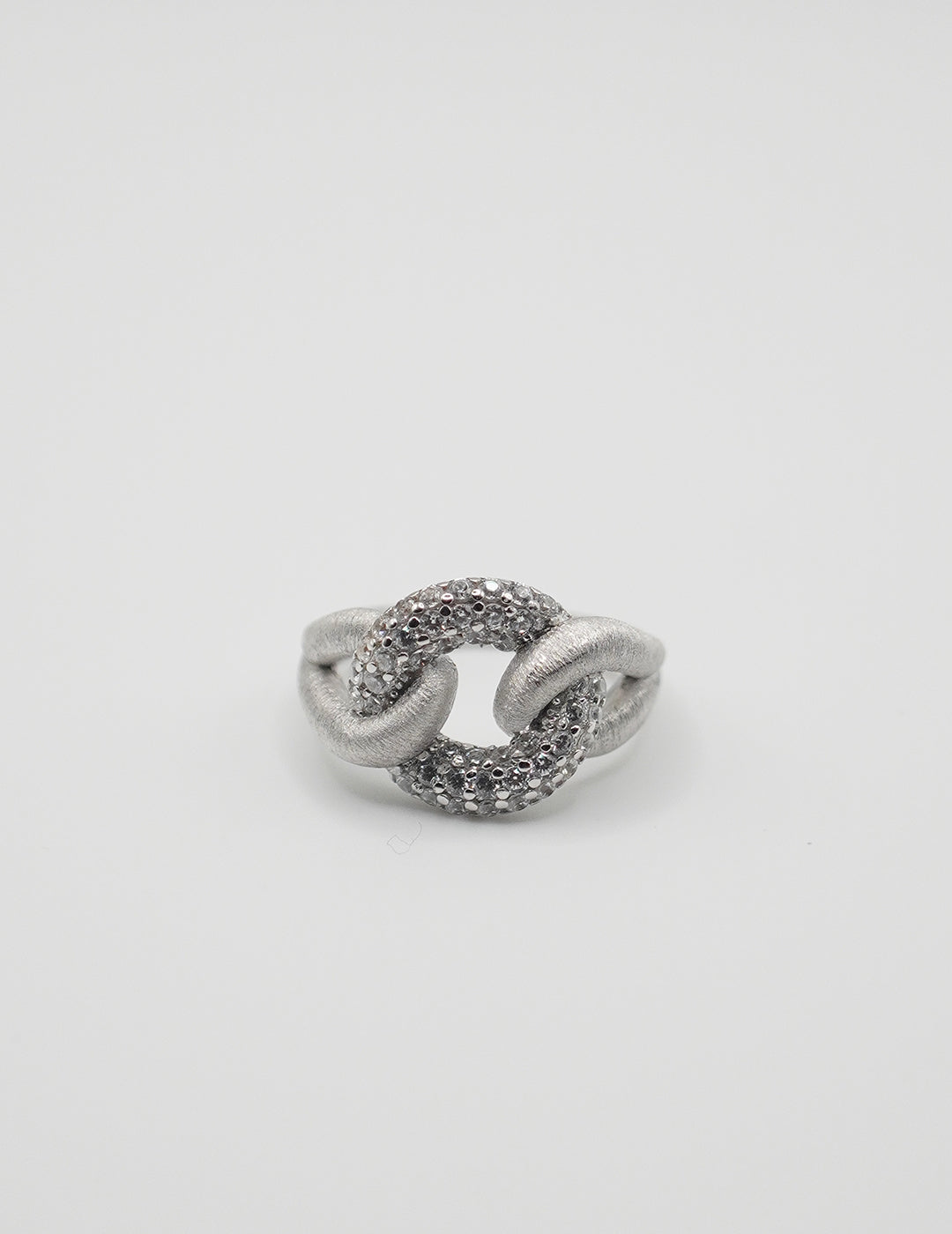 Chic Interlocked - Knot Silver Band with Diamonds
