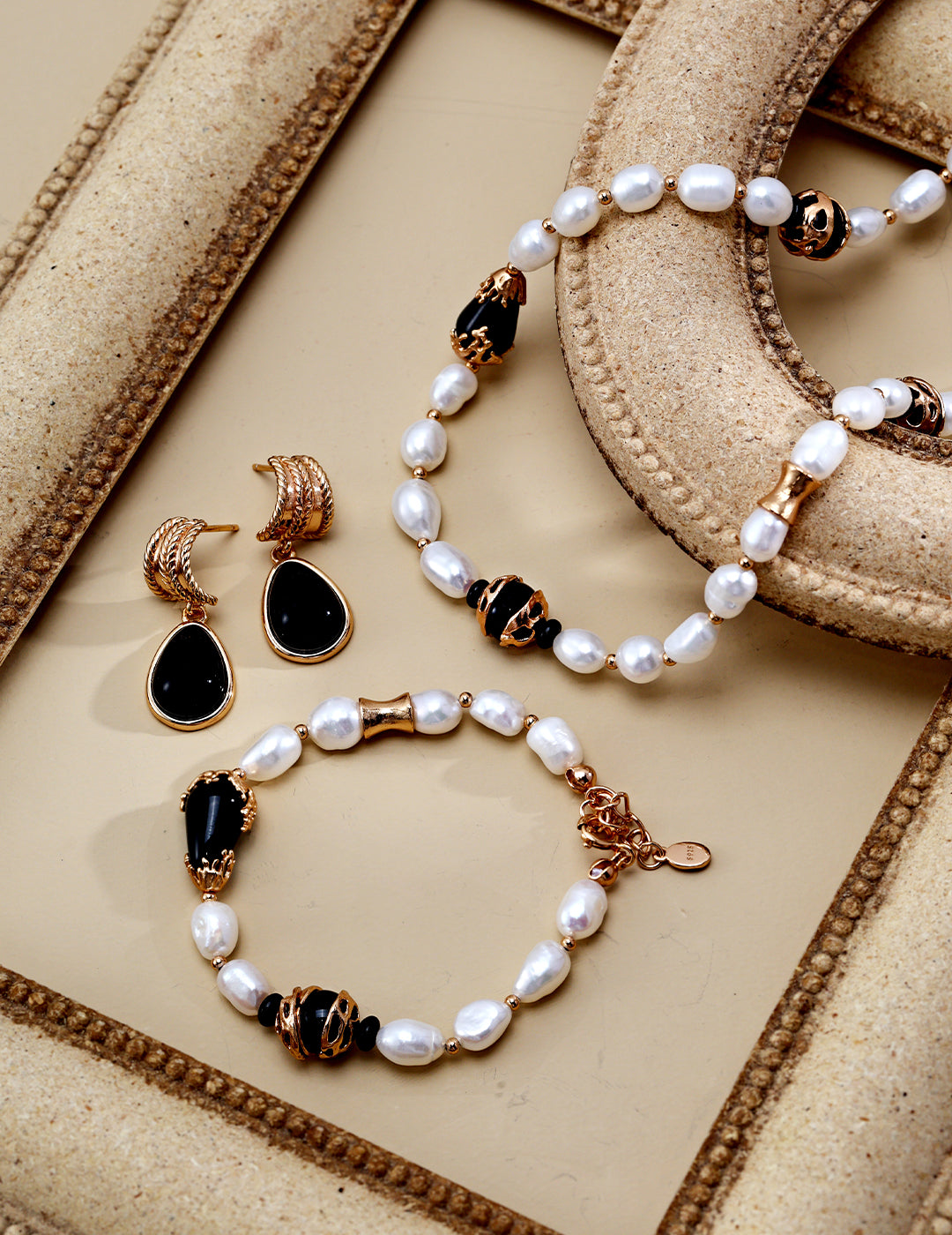 Elegant Black Onyx Pearl Necklace& Bracelet
