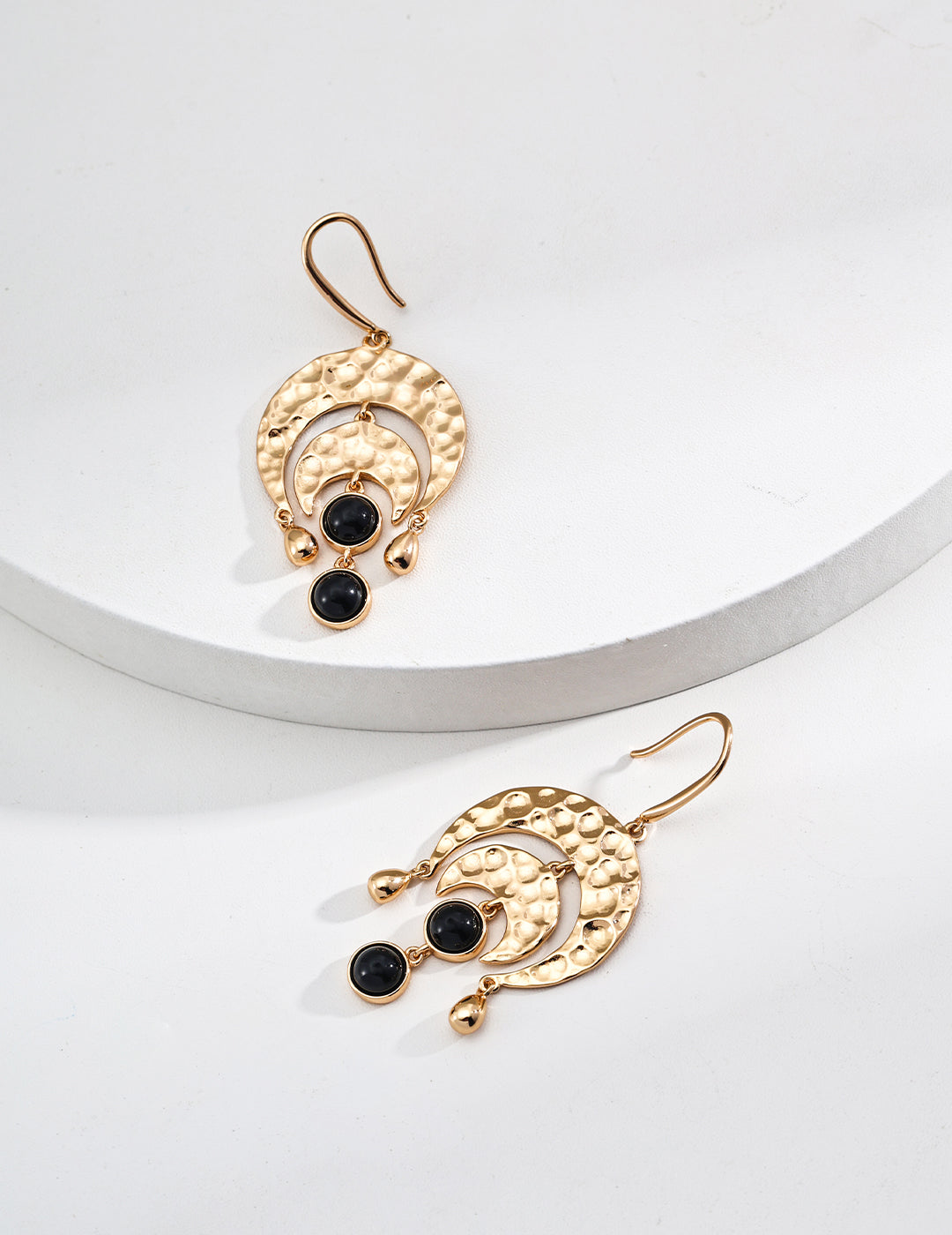 Black Onyx Moon-shaped Sterling Silver Fashion Earrings, 18K Gold-plated pure silver
