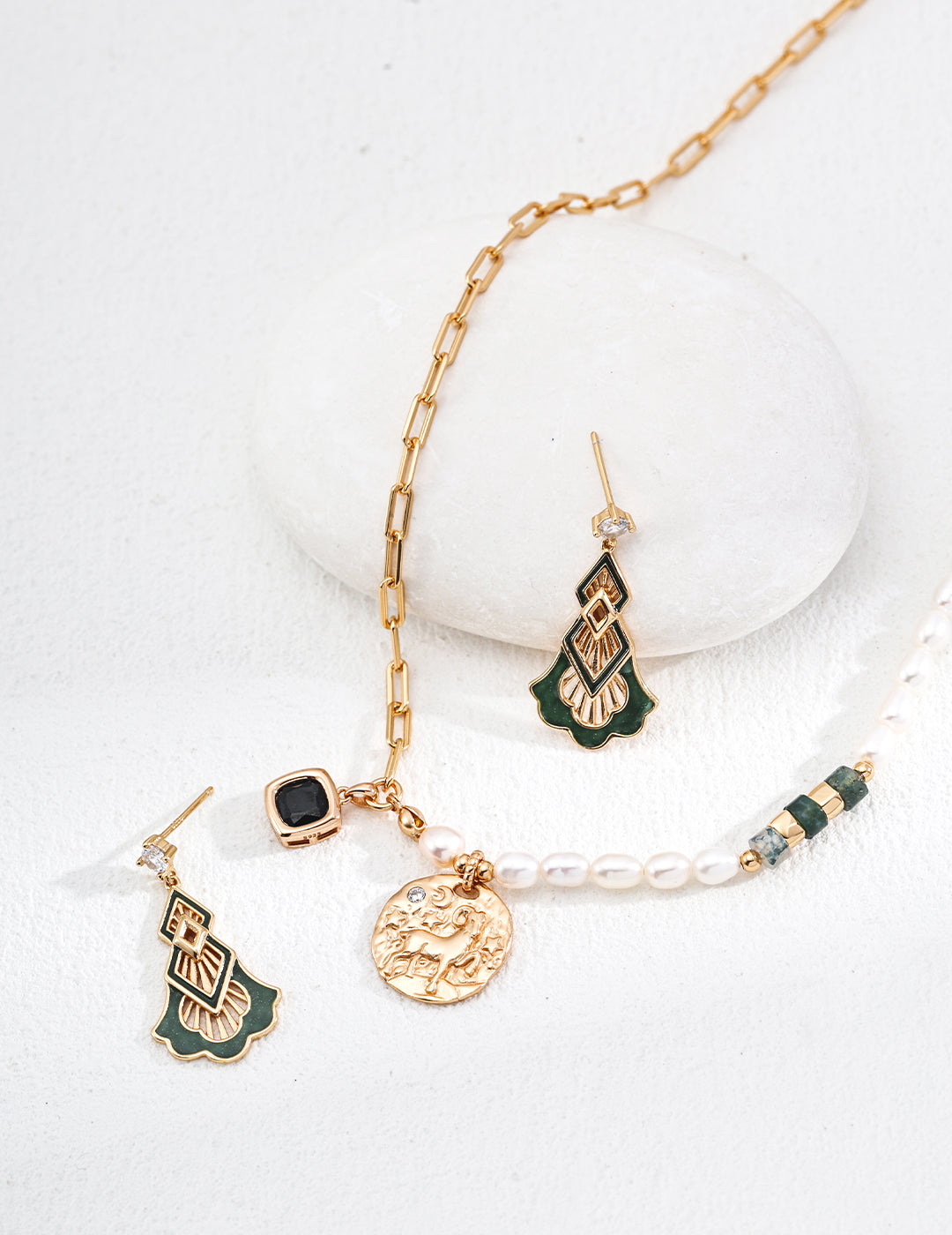Ethereal Capricorn Onyx, Green Moss Agate& Pearls Necklace, Set