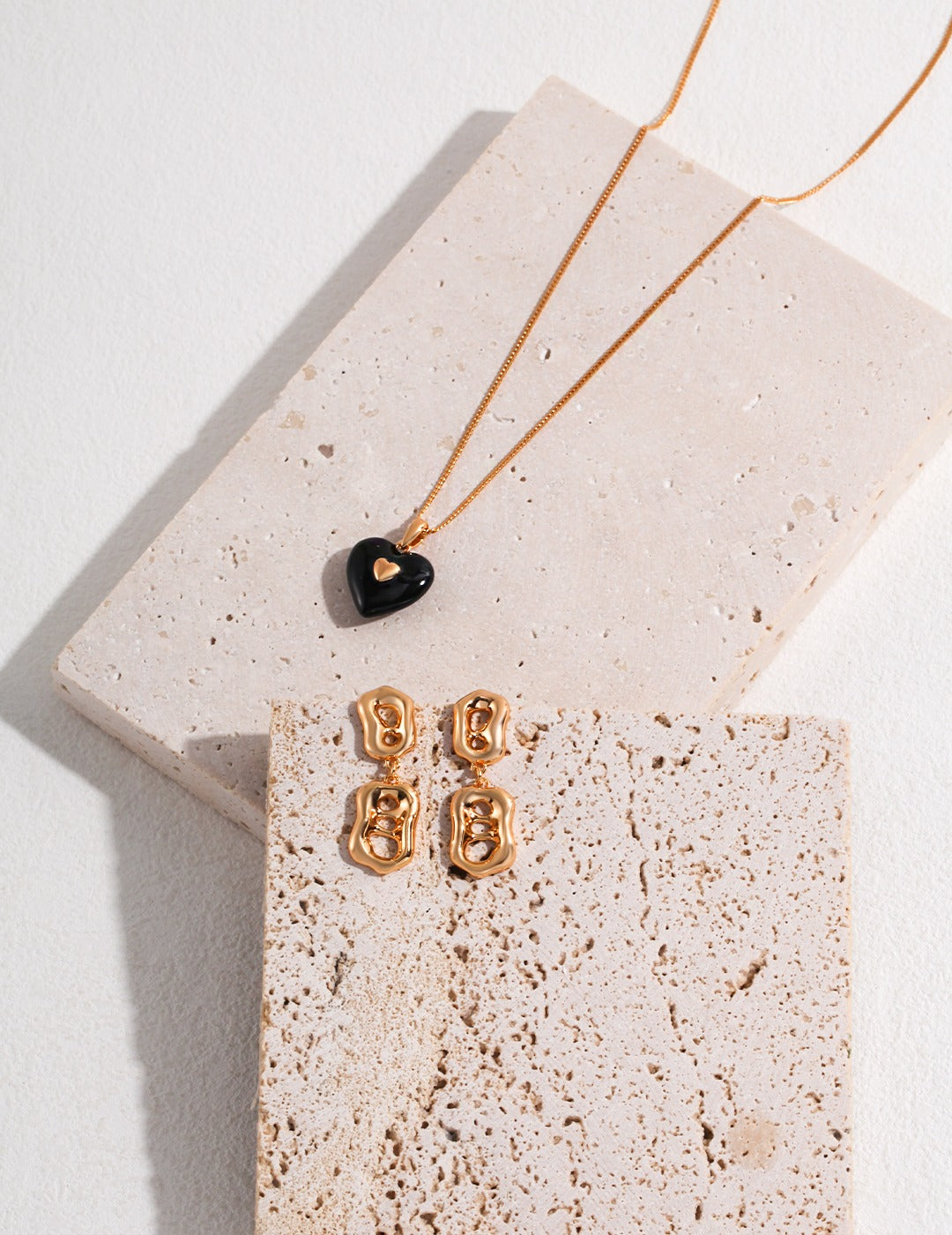 MidnightAmor Heart Necklace