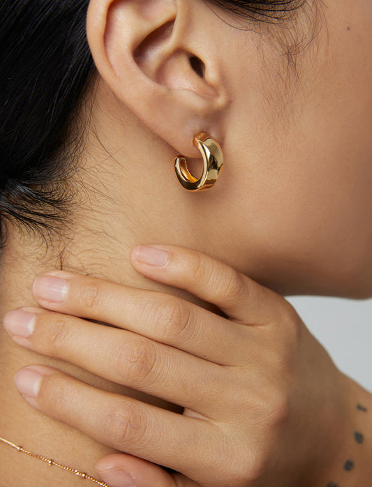 Chic 18K Gold- Plated Sterling Silver Hoop Earrings: Modern Minimalist Elegance