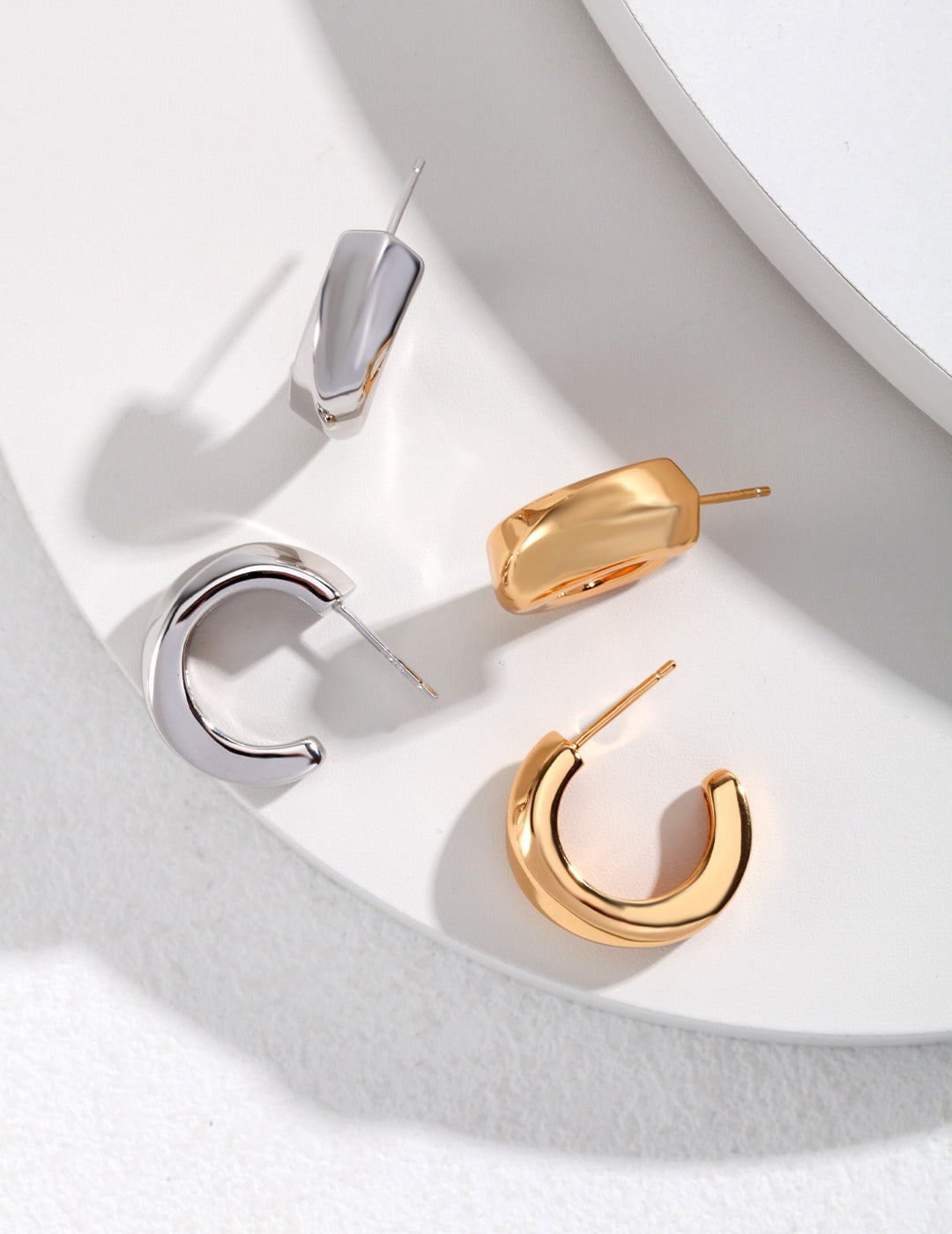 Chic 18K Gold- Plated Sterling Silver Hoop Earrings: Modern Minimalist Elegance