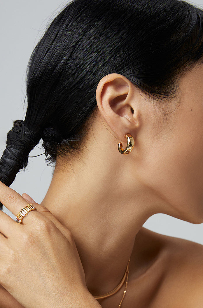 Chic 18K Gold- Plated Sterling Silver Hoop Earrings: Modern Minimalist Elegance