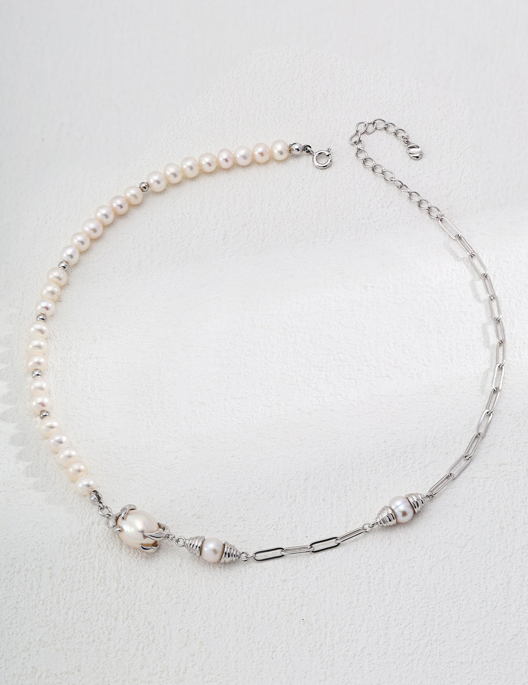 Timeless and Stylish Hybrid Pearl Choker