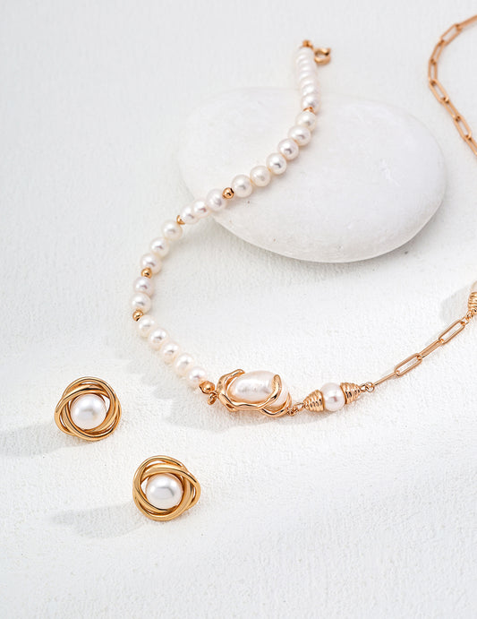 Timeless and Stylish Hybrid Pearl Choker