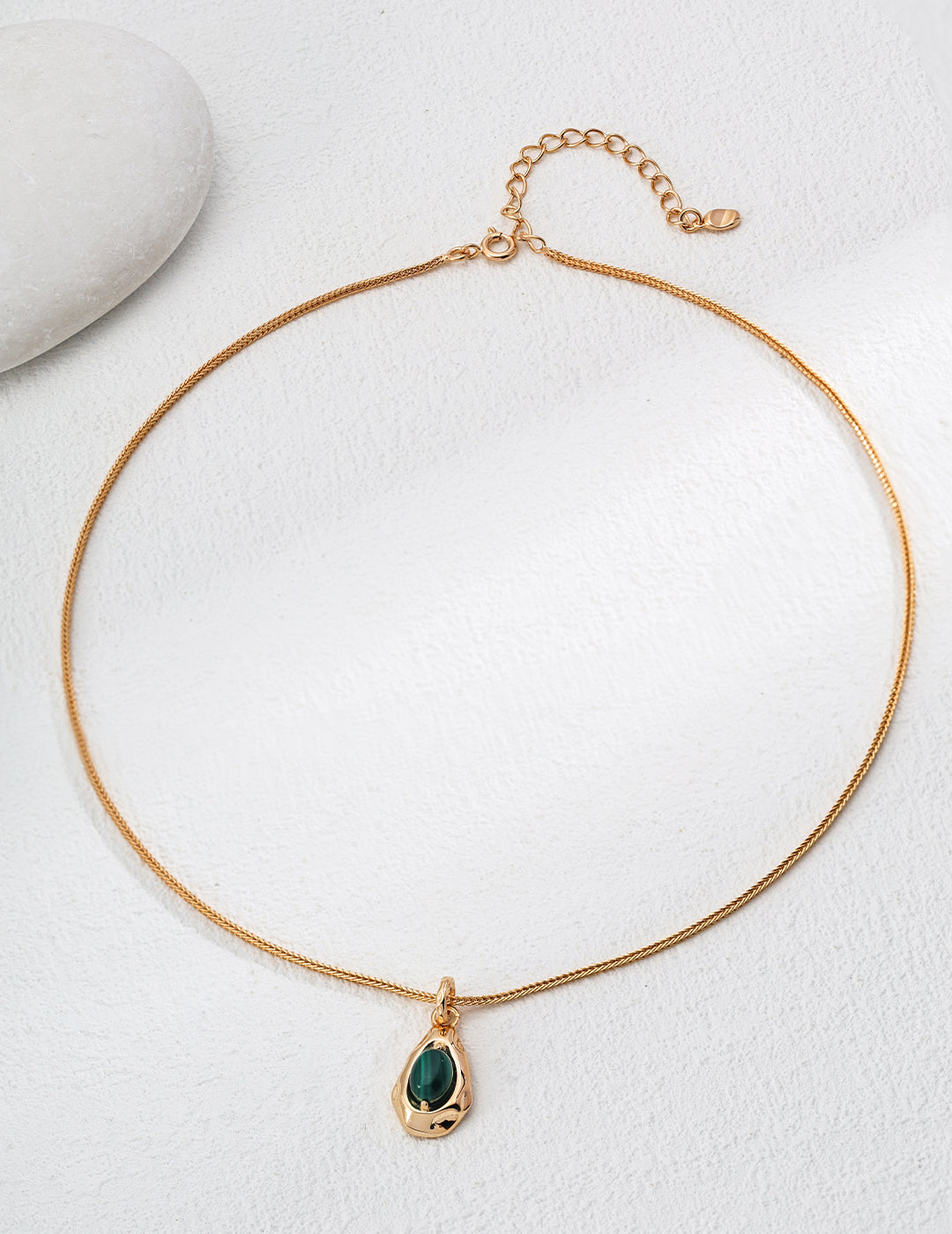 Stylish Minimalist Malachite Pendant Necklace with Gold Chain