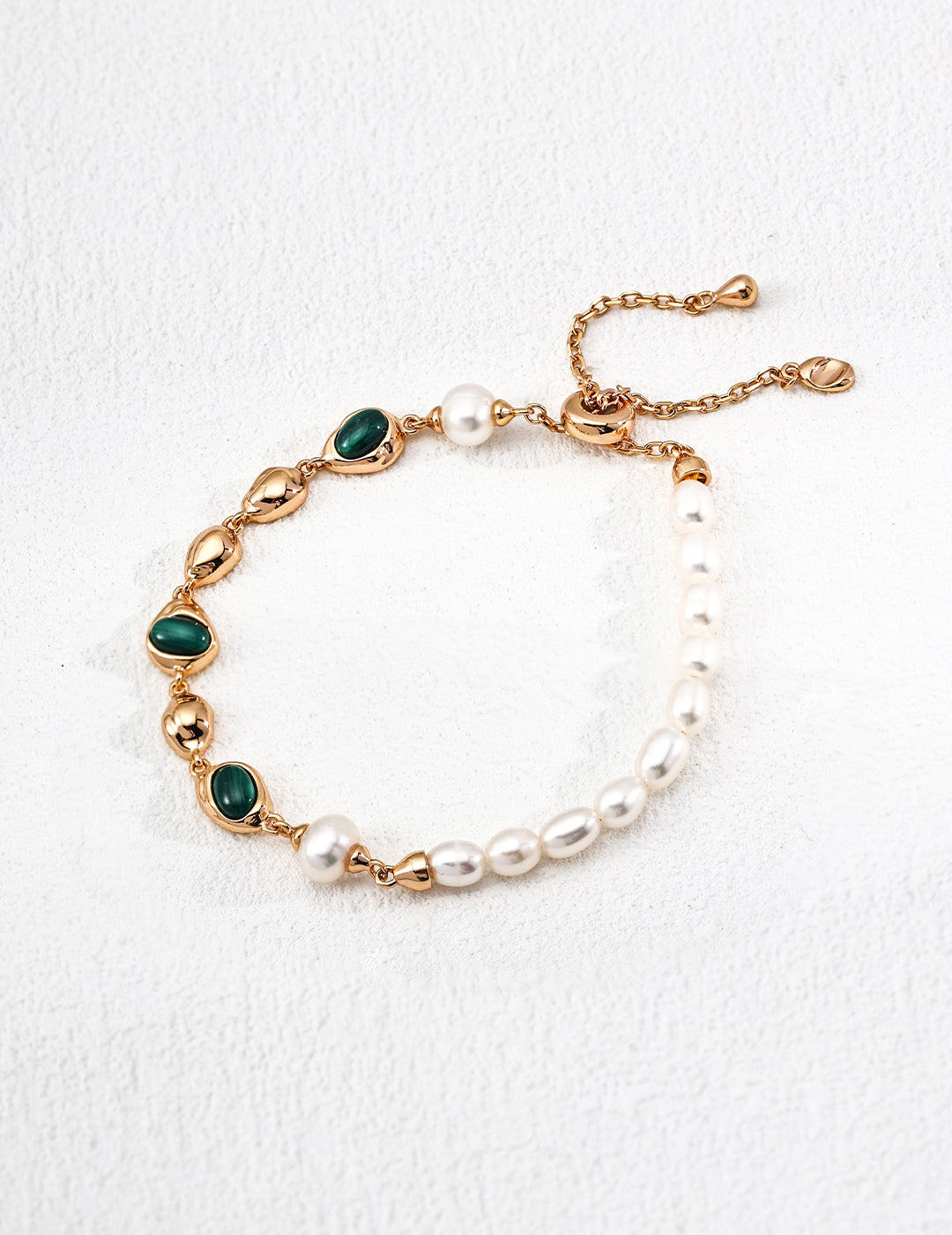 Enchanting Malachite & Natural Pearl Bracelet: A Symphony of Green and White