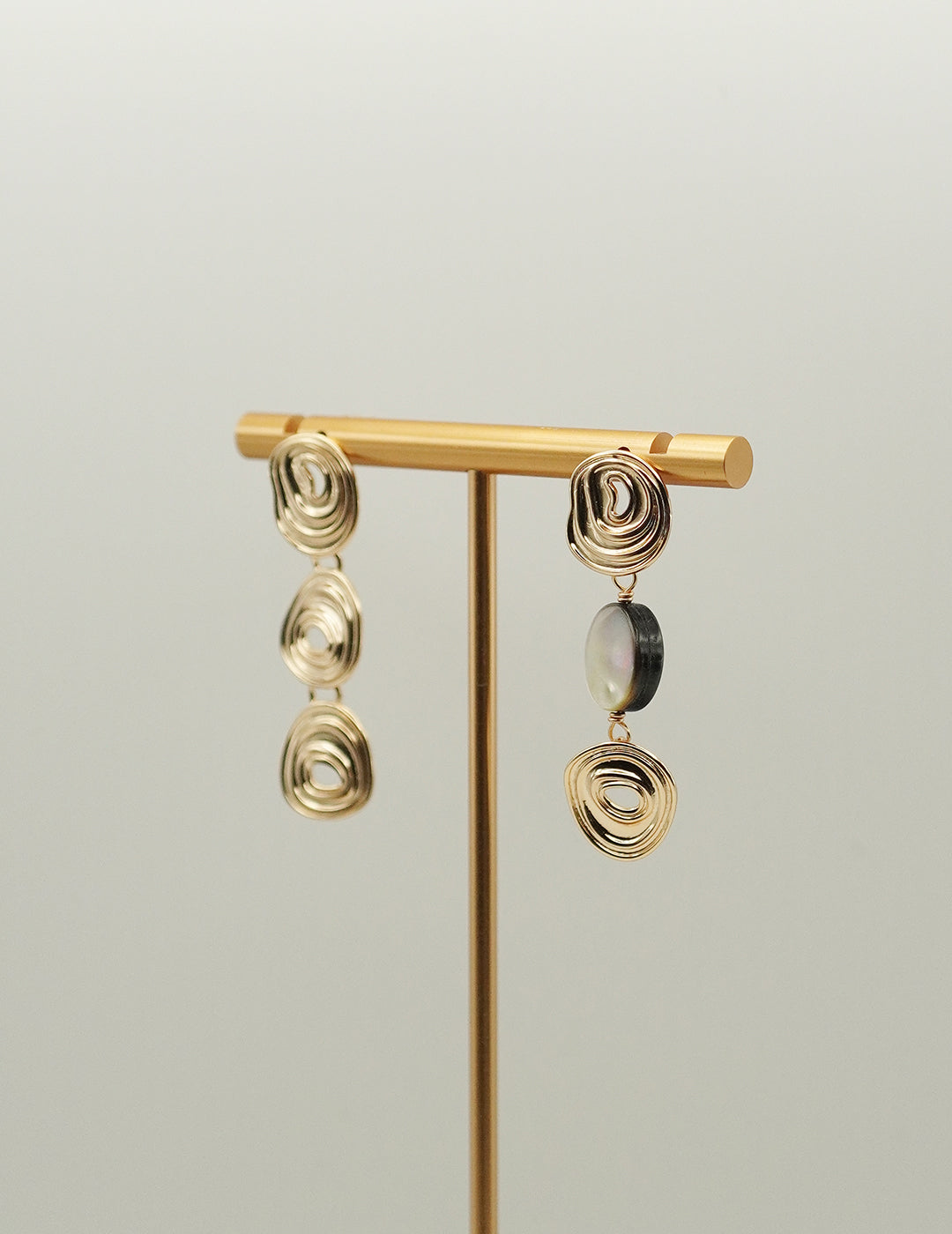 Gold asymmetrical earrings with shell drop – modern sculptural design by Twiggy Jewelry.