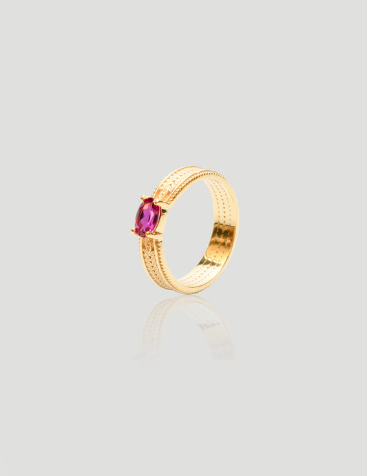 Elegant Pattern - Adorned Gold Ring with Vivid Gem