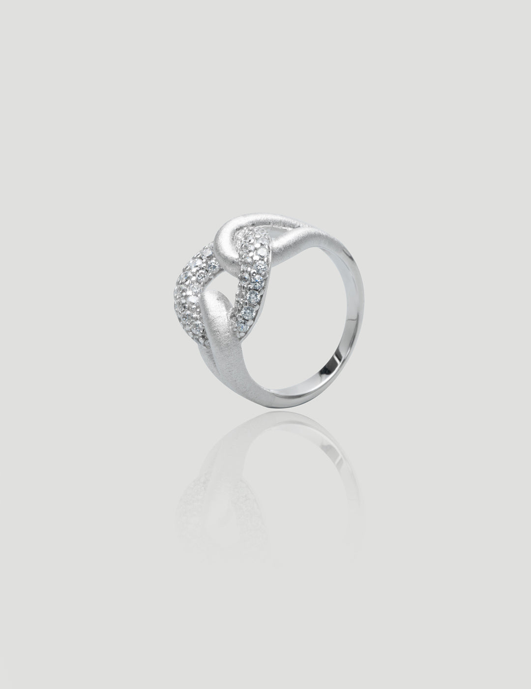 Chic Interlocked - Knot Silver Band with Diamonds