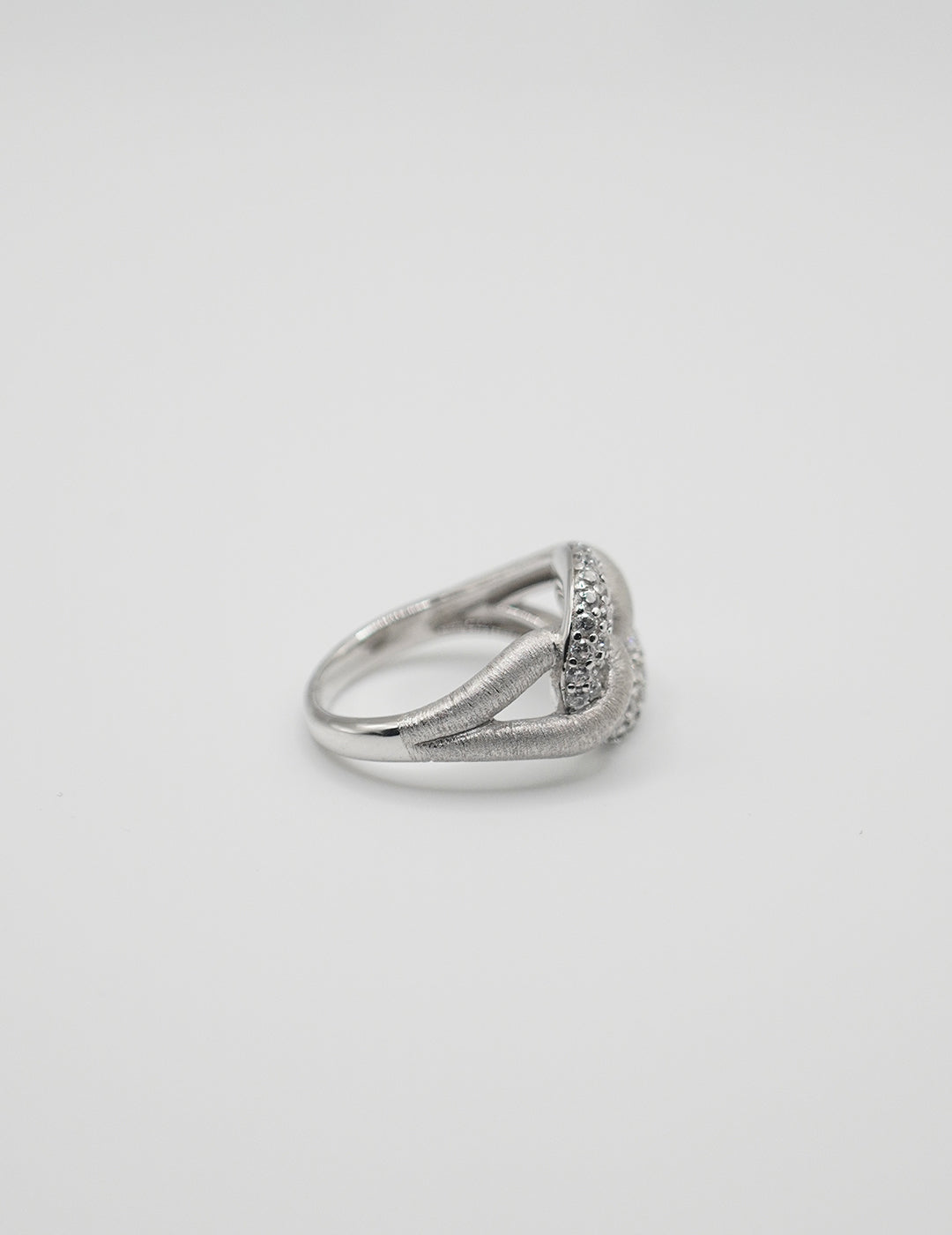 Chic Interlocked - Knot Silver Band with Diamonds,side