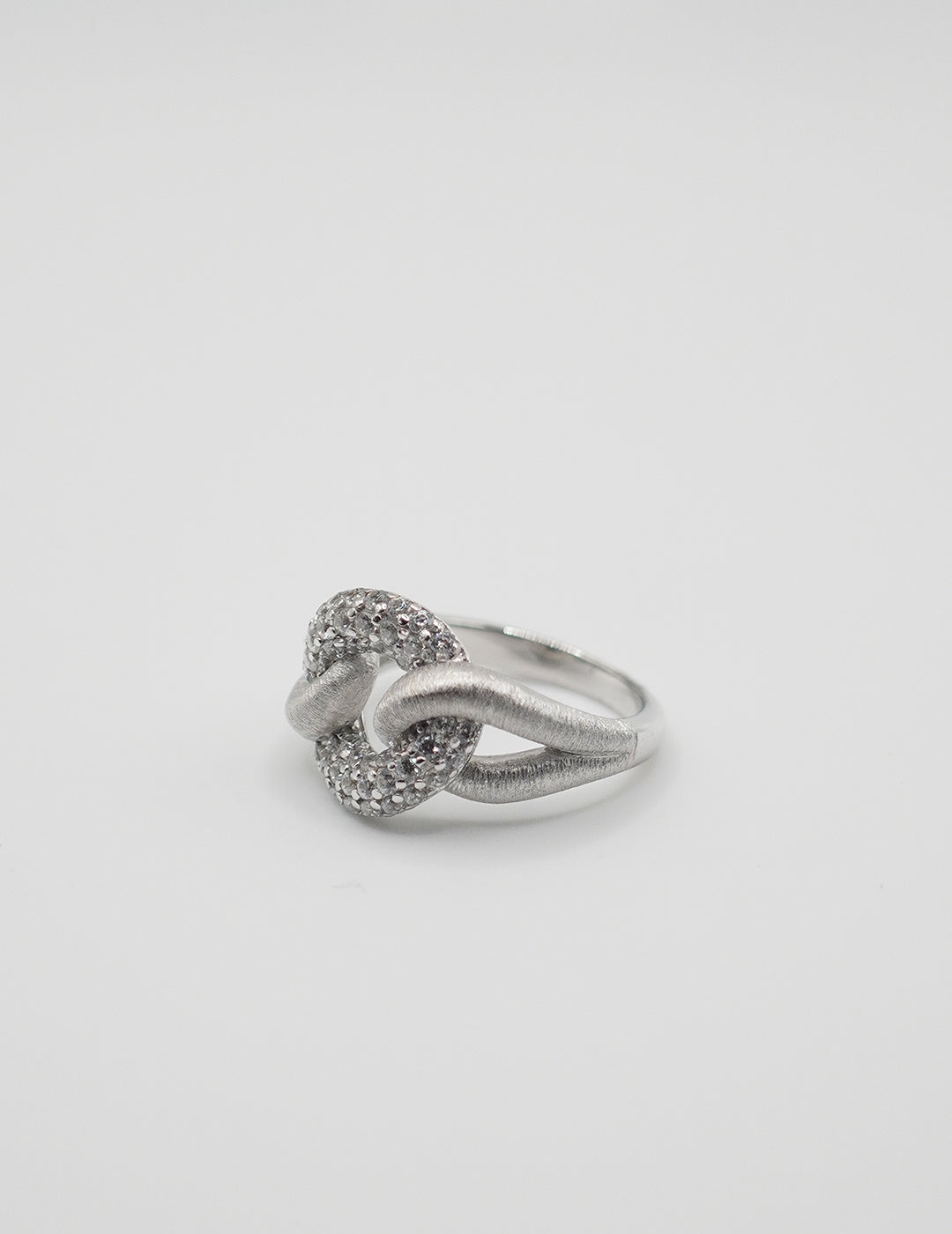 Chic Interlocked - Knot Silver Band with Diamonds