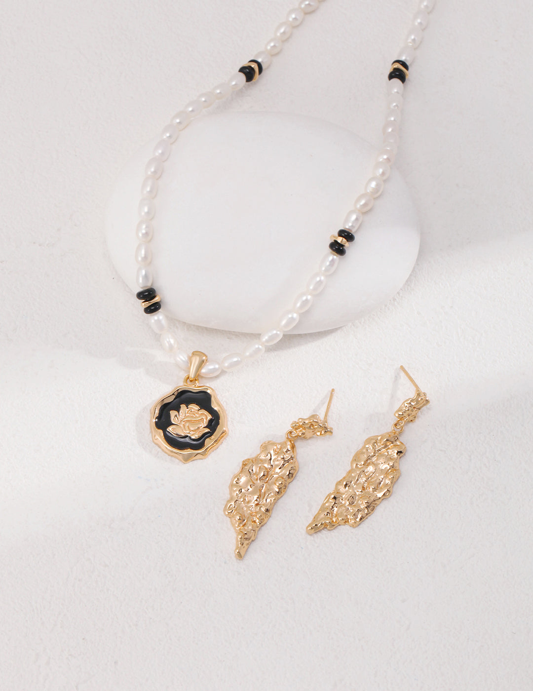 Black Camellia Pendant Pearl Choker Necklace